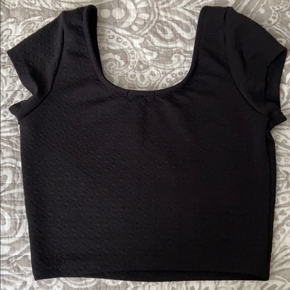 Basic Black Crop Top - Picture 2 of 2